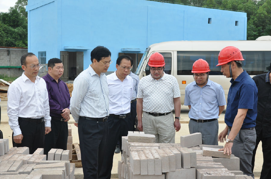 廣西壯族自治區(qū)黨委常委、玉林市委書記莫恭明調(diào)研企業(yè)環(huán)境保護(hù)工作