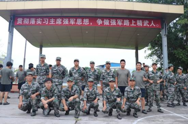 保衛(wèi)祖國的戰(zhàn)斗隊，建設(shè)祖國的排頭兵